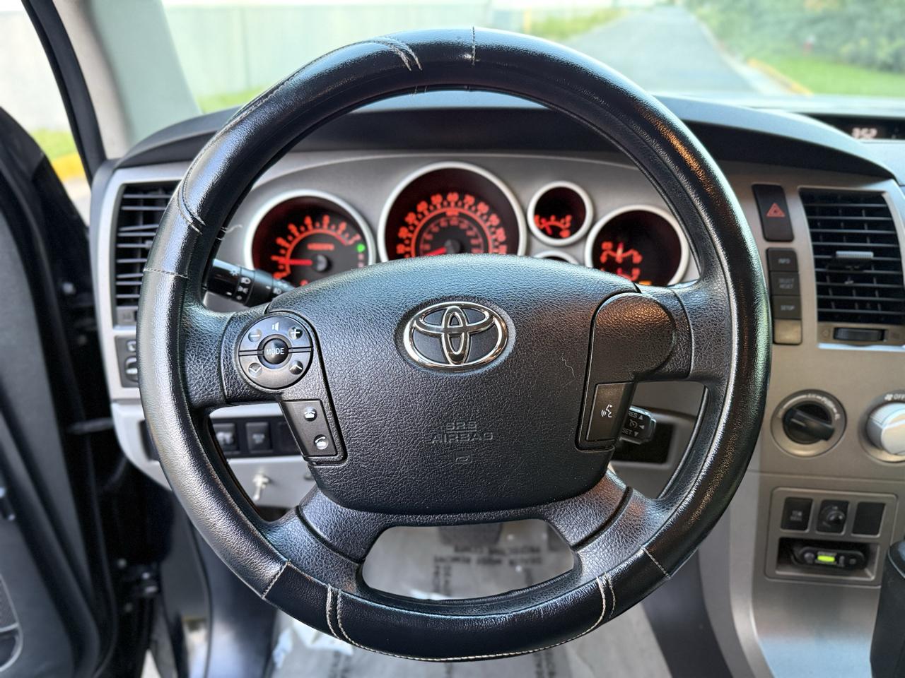 Toyota Tundra 4WD Truck Dbl 4.6L V8 6-Spd AT (Natl) 2011