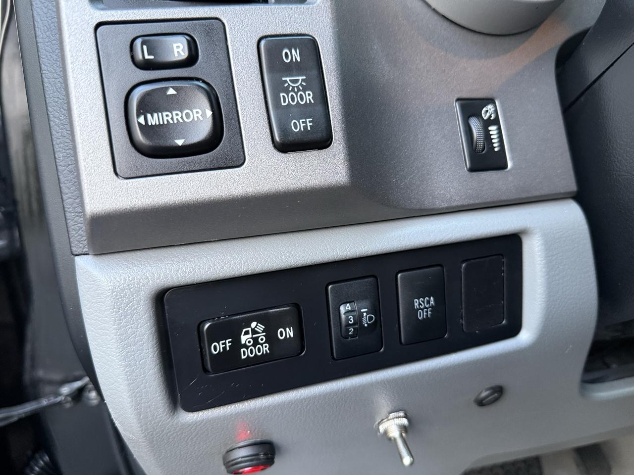 Toyota Tundra 4WD Truck Dbl 4.6L V8 6-Spd AT (Natl) 2011