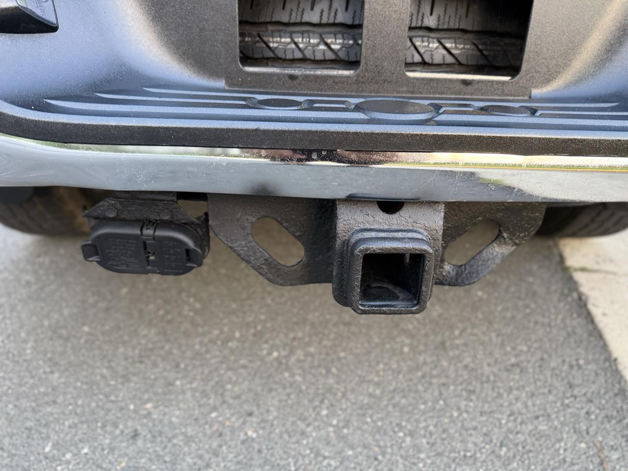 Toyota Tundra 4WD Truck Dbl 4.6L V8 6-Spd AT (Natl) 2011