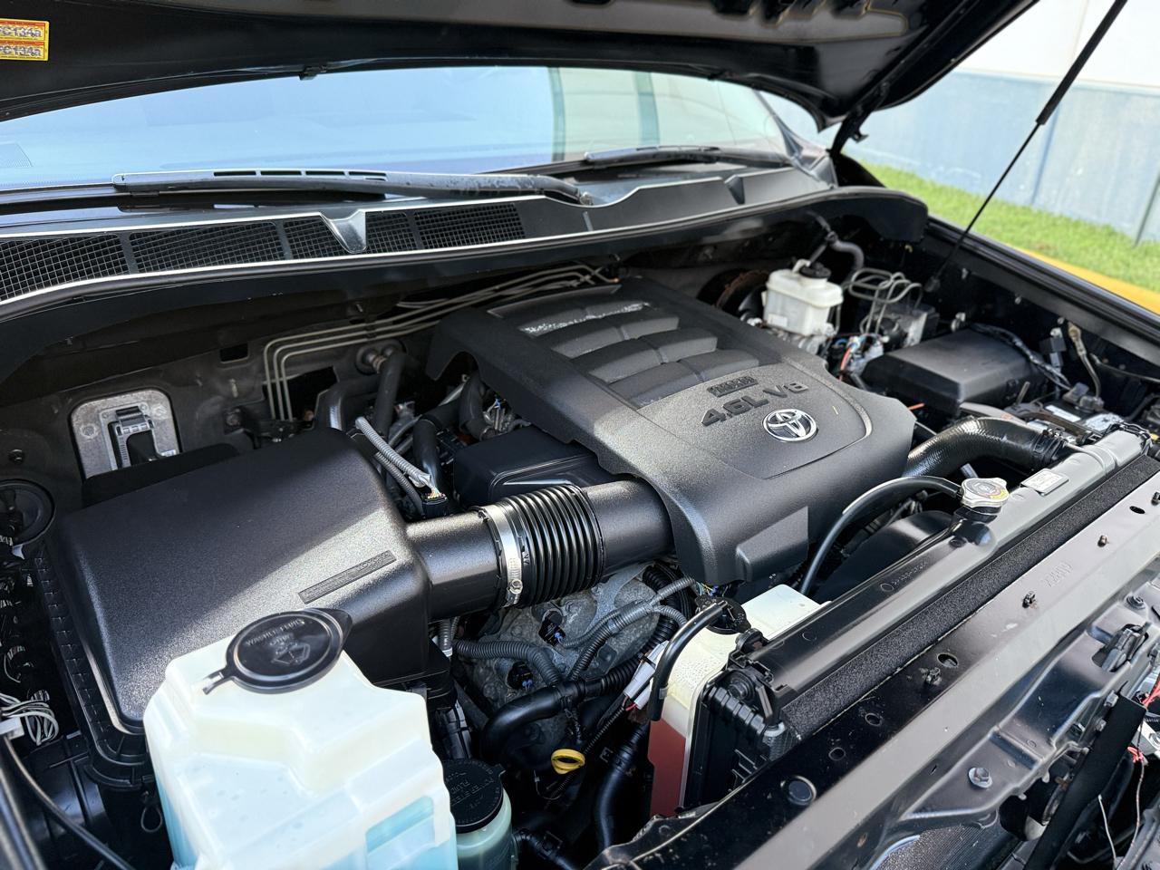 Toyota Tundra 4WD Truck Dbl 4.6L V8 6-Spd AT (Natl) 2011