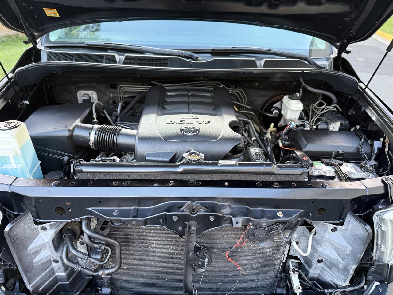 Toyota Tundra 4WD Truck Dbl 4.6L V8 6-Spd AT (Natl) 2011