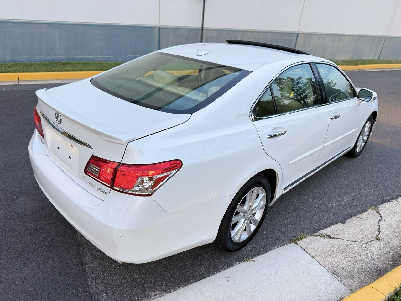 Lexus ES 350 4dr Sdn 2010