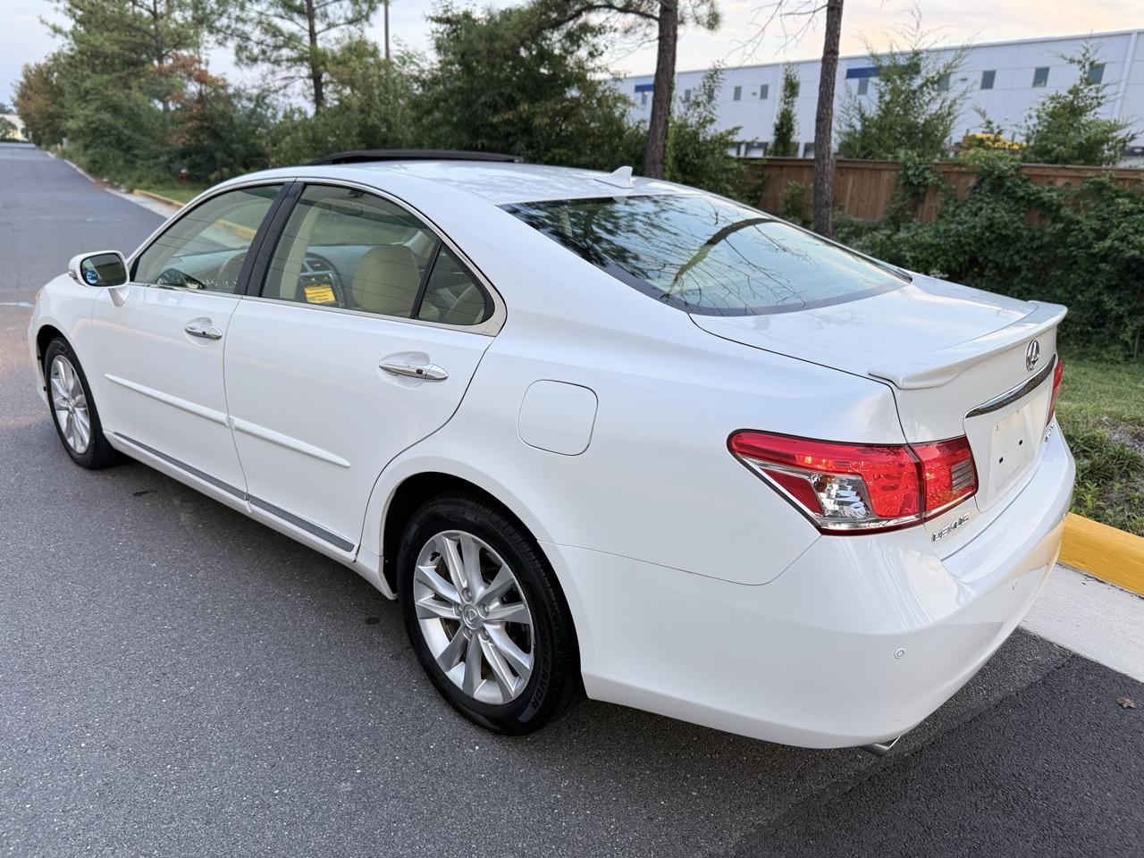 Lexus ES 350 4dr Sdn 2010