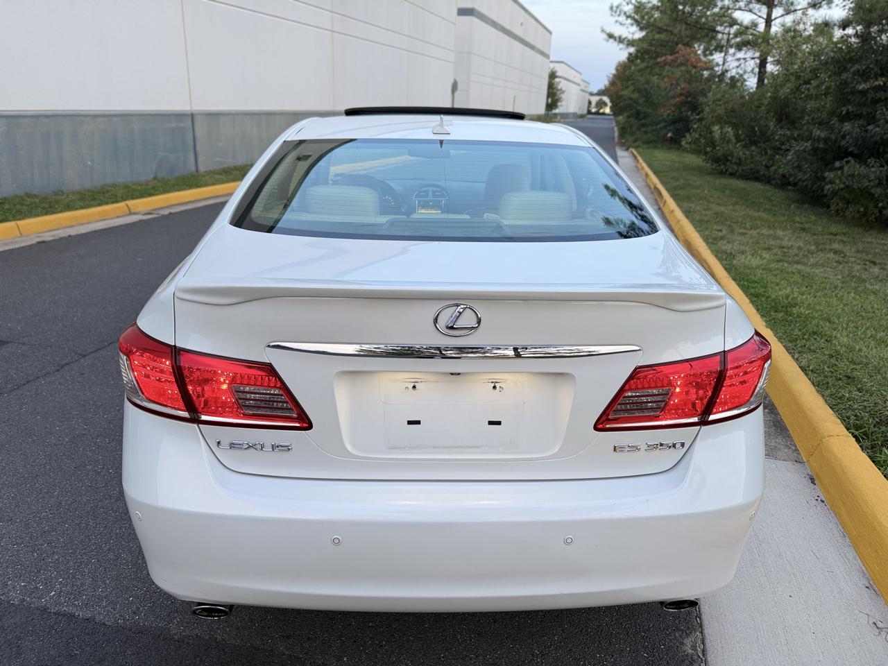 Lexus ES 350 4dr Sdn 2010