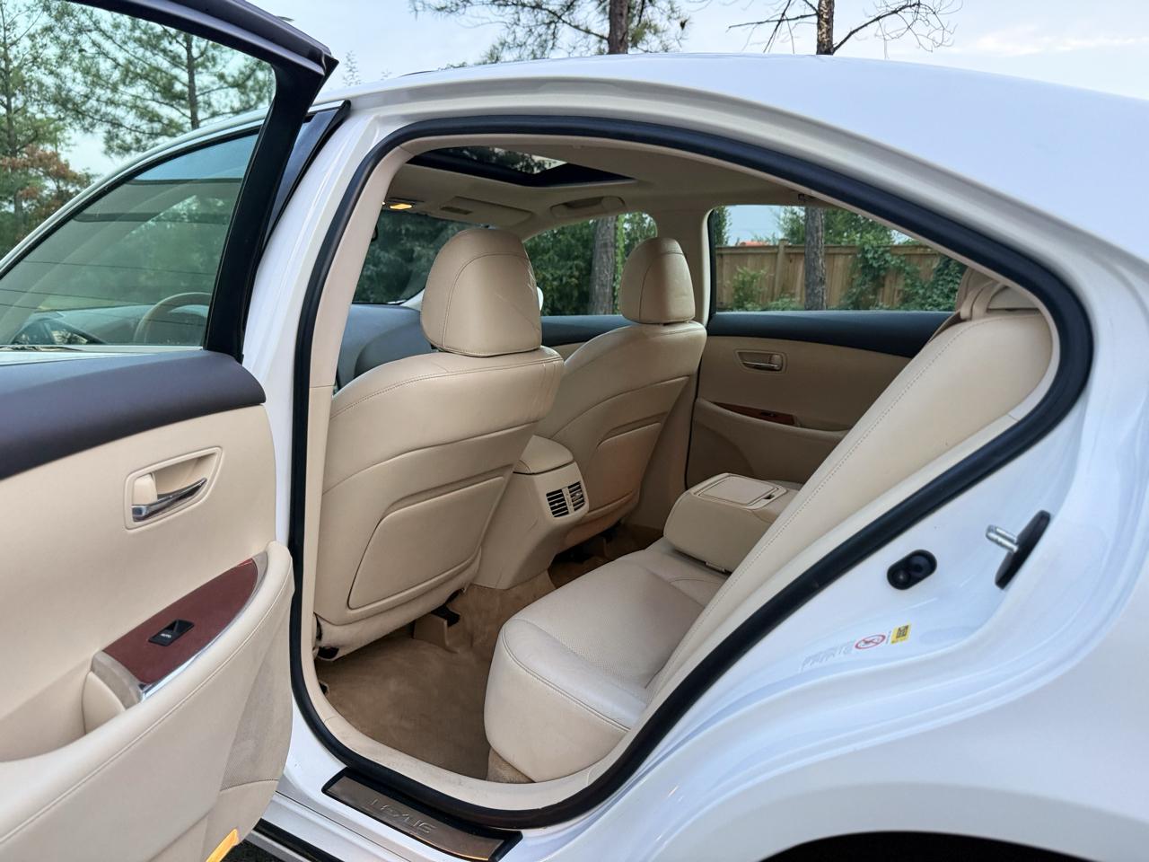 Lexus ES 350 4dr Sdn 2010