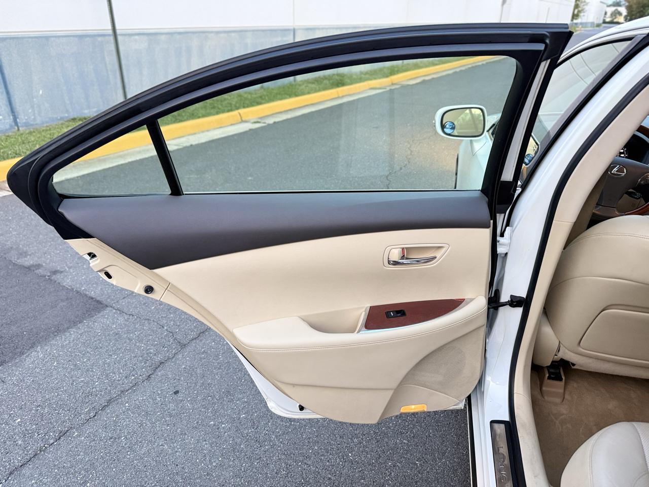Lexus ES 350 4dr Sdn 2010