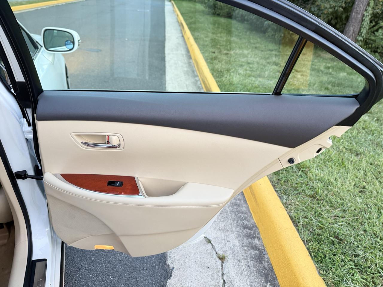 Lexus ES 350 4dr Sdn 2010