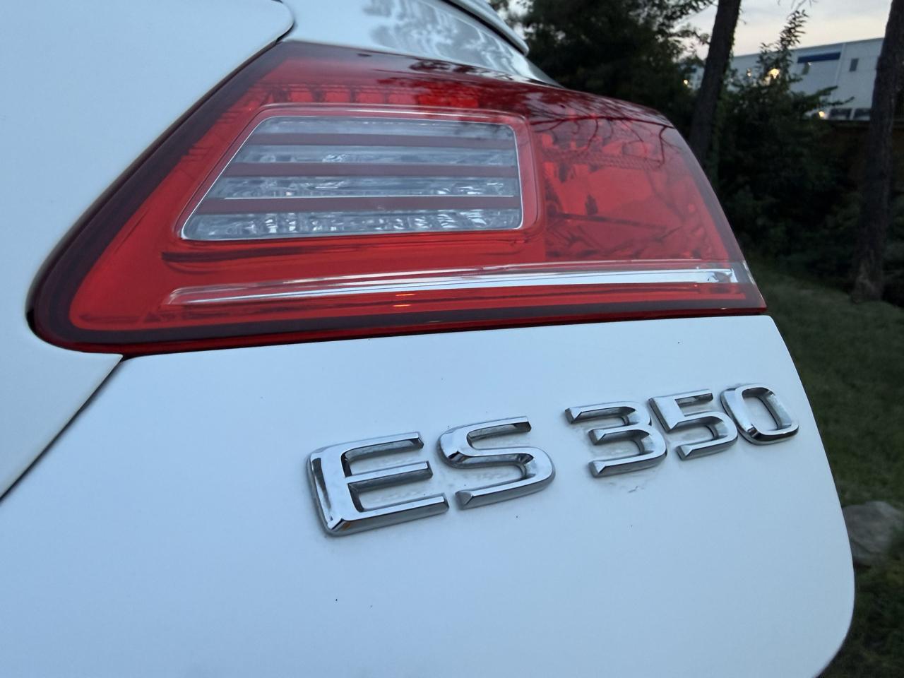 Lexus ES 350 4dr Sdn 2010