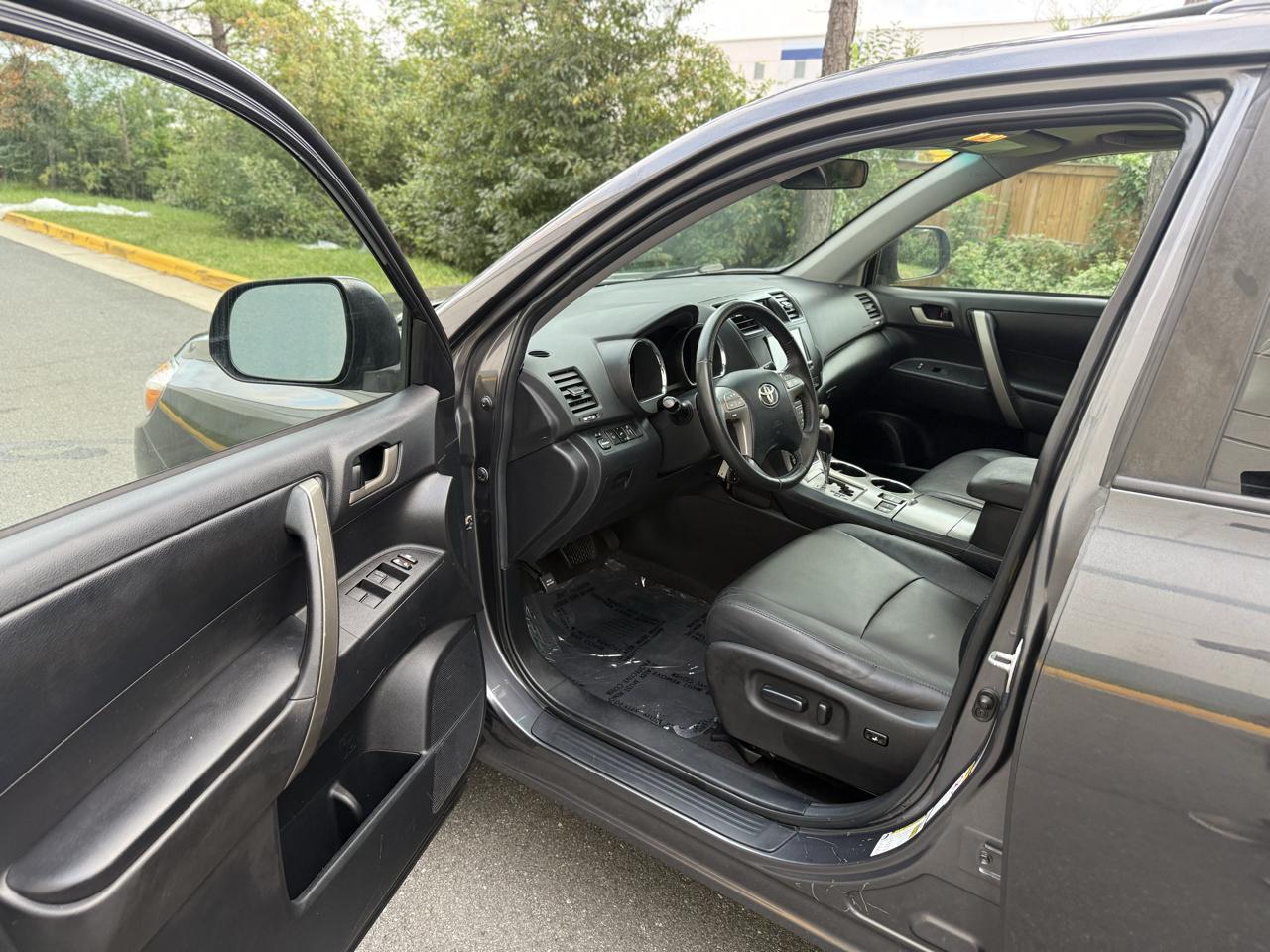 Toyota Highlander 4WD 4dr V6 SE (Natl) 2010
