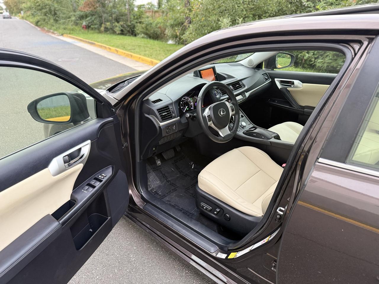 Lexus CT 200h FWD 4dr Hybrid 2011