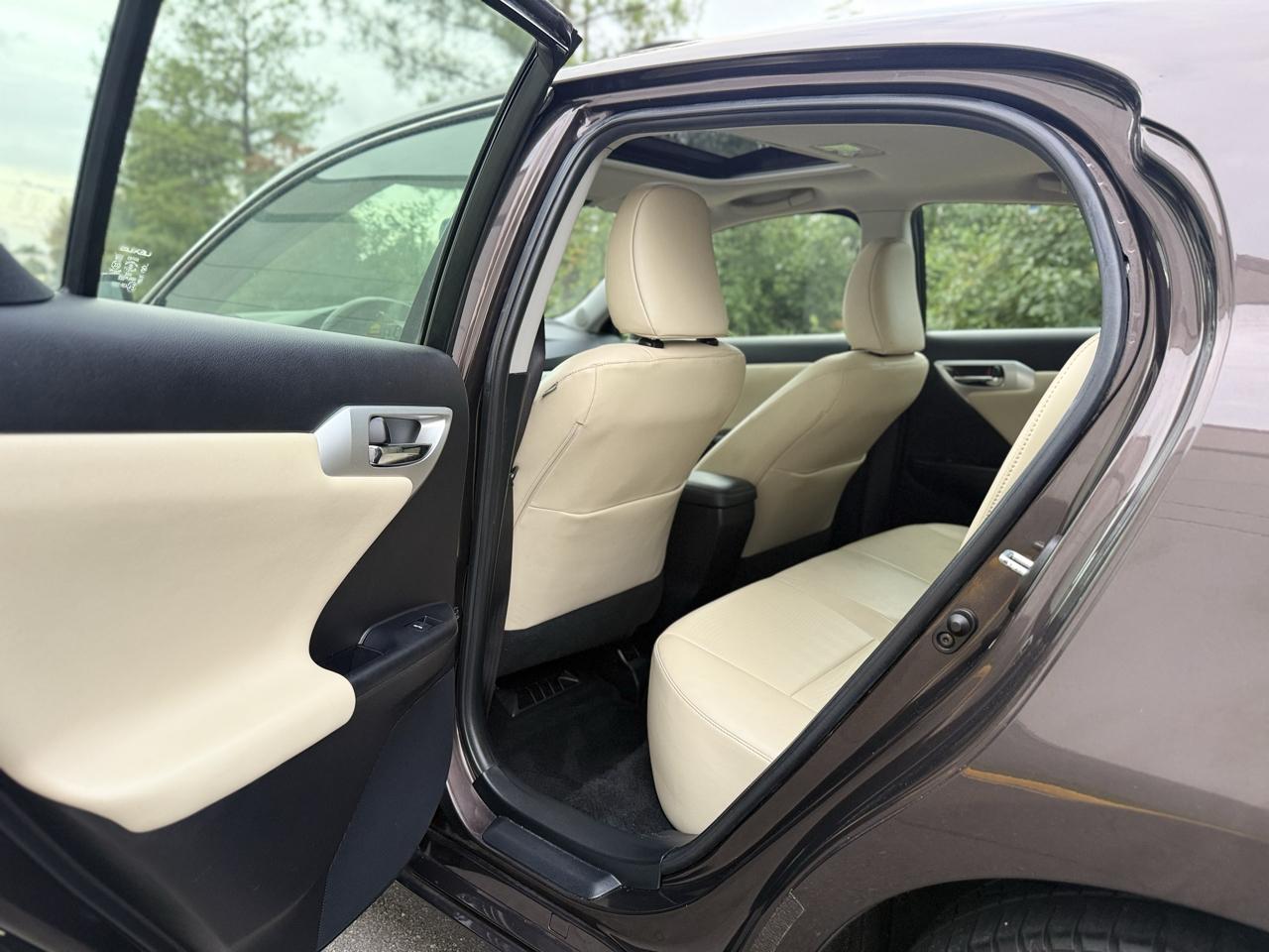 Lexus CT 200h FWD 4dr Hybrid 2011