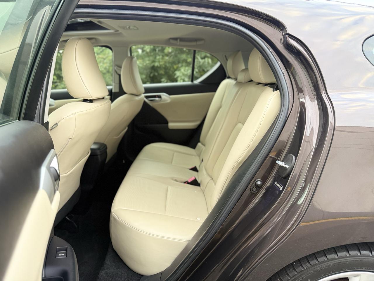 Lexus CT 200h FWD 4dr Hybrid 2011