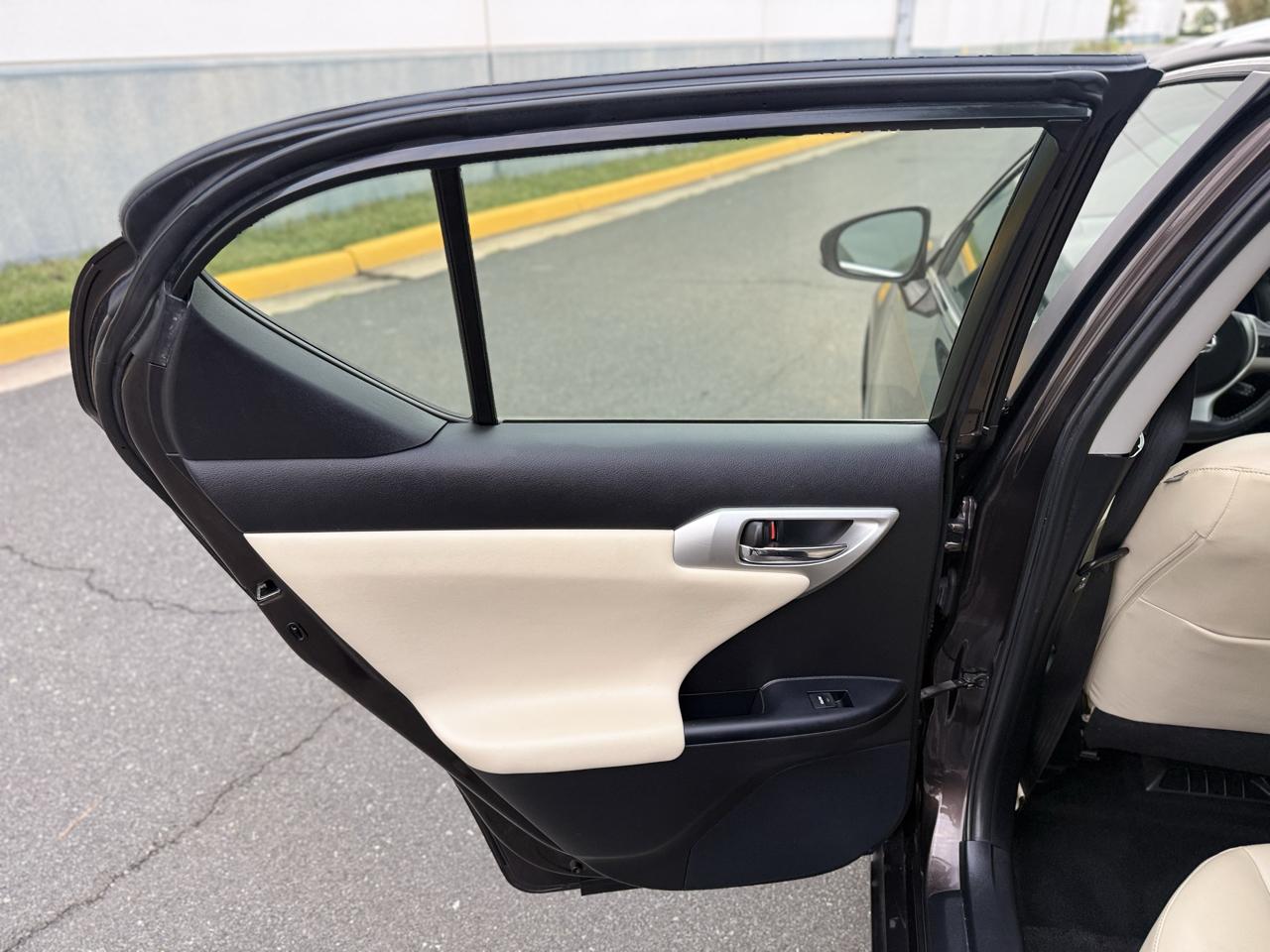 Lexus CT 200h FWD 4dr Hybrid 2011