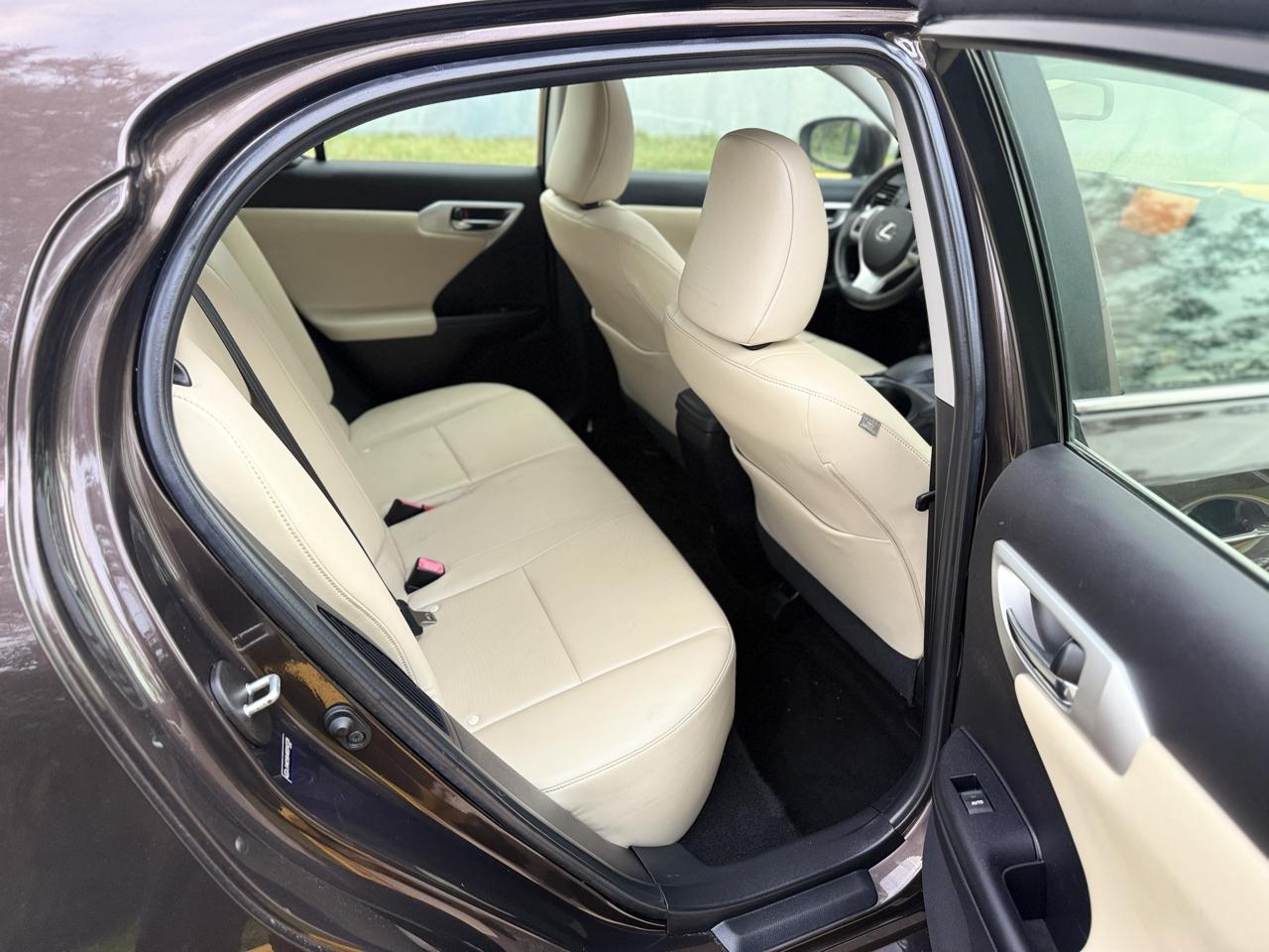 Lexus CT 200h FWD 4dr Hybrid 2011
