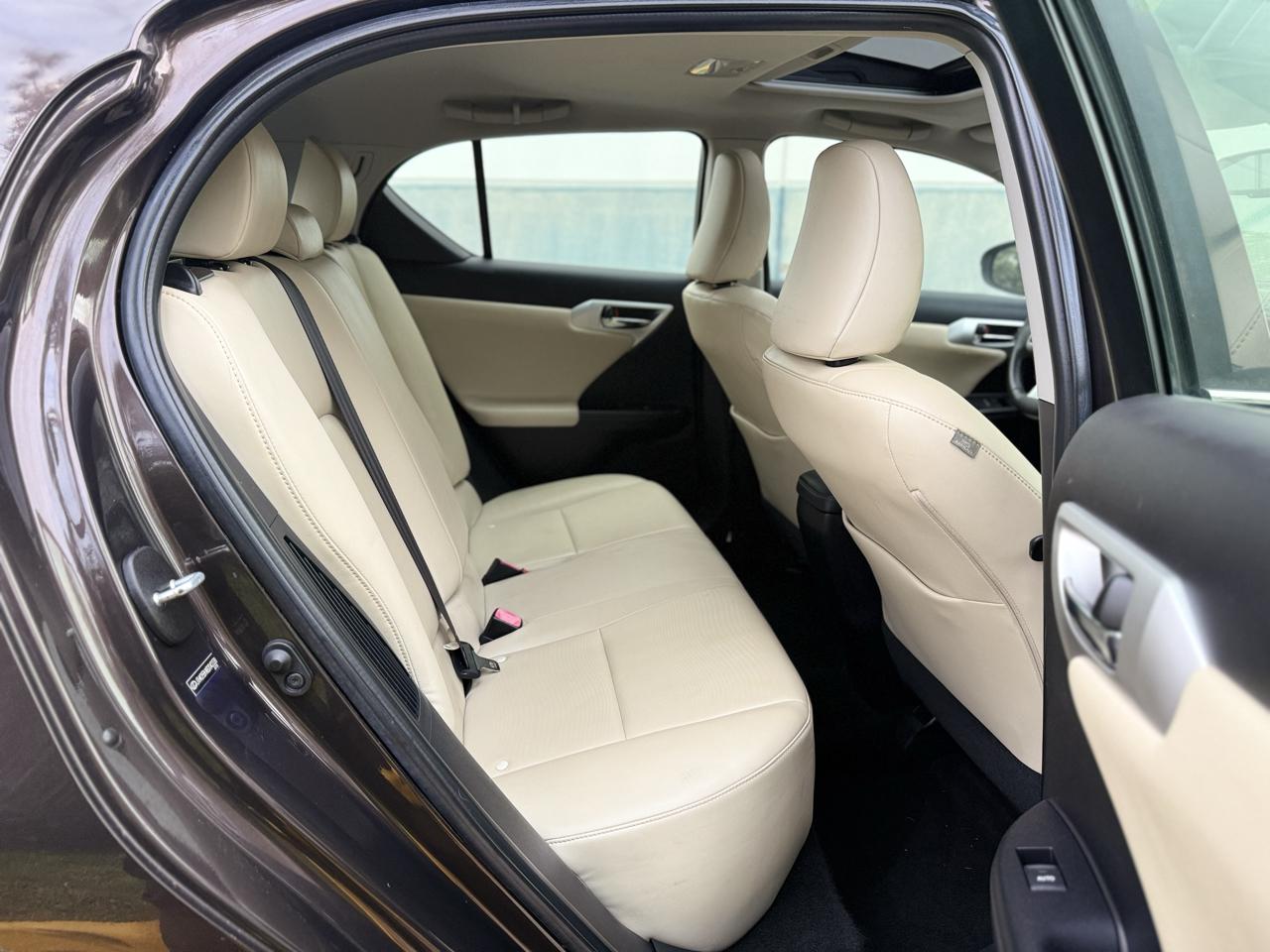 Lexus CT 200h FWD 4dr Hybrid 2011