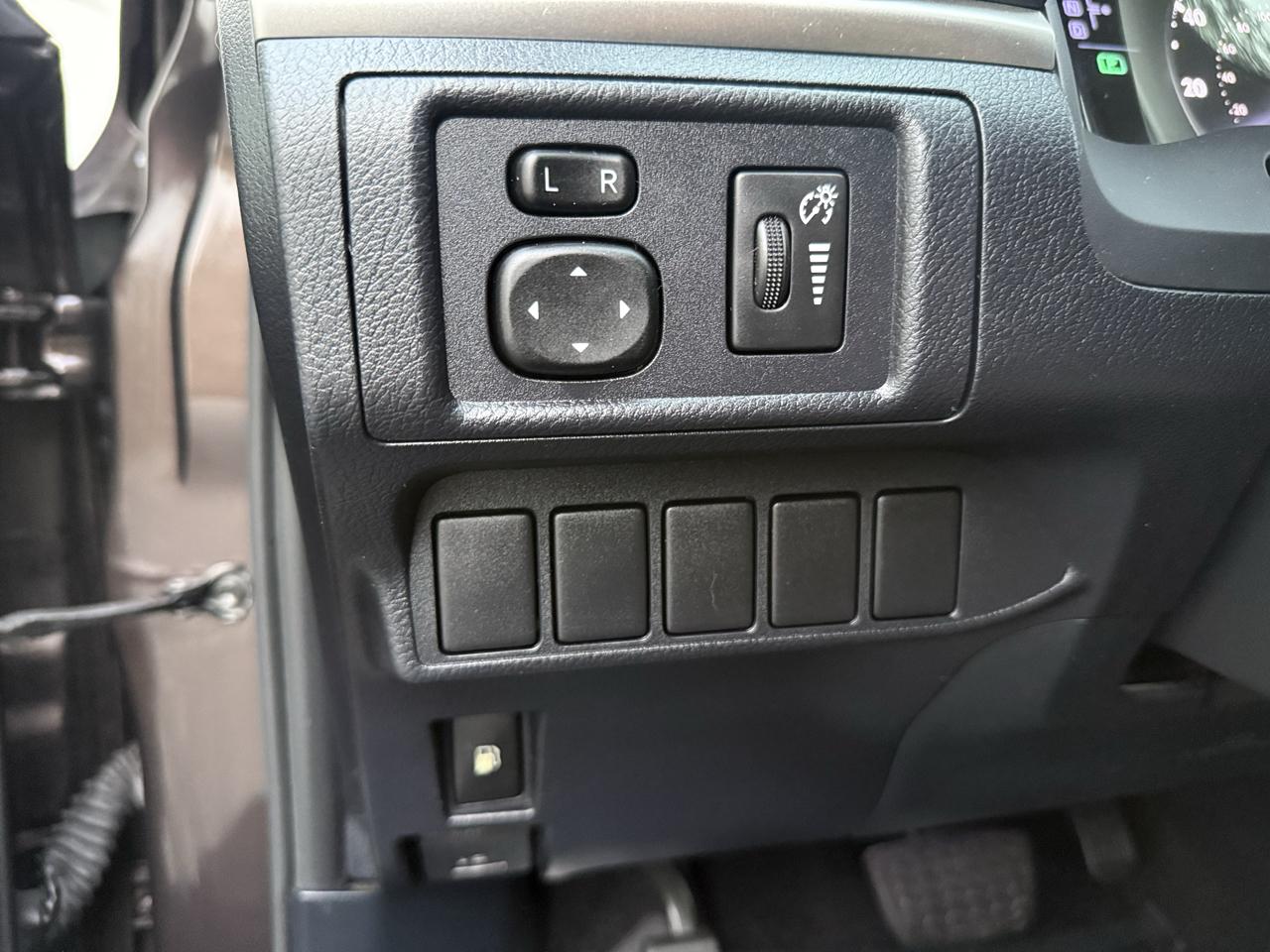 Lexus CT 200h FWD 4dr Hybrid 2011