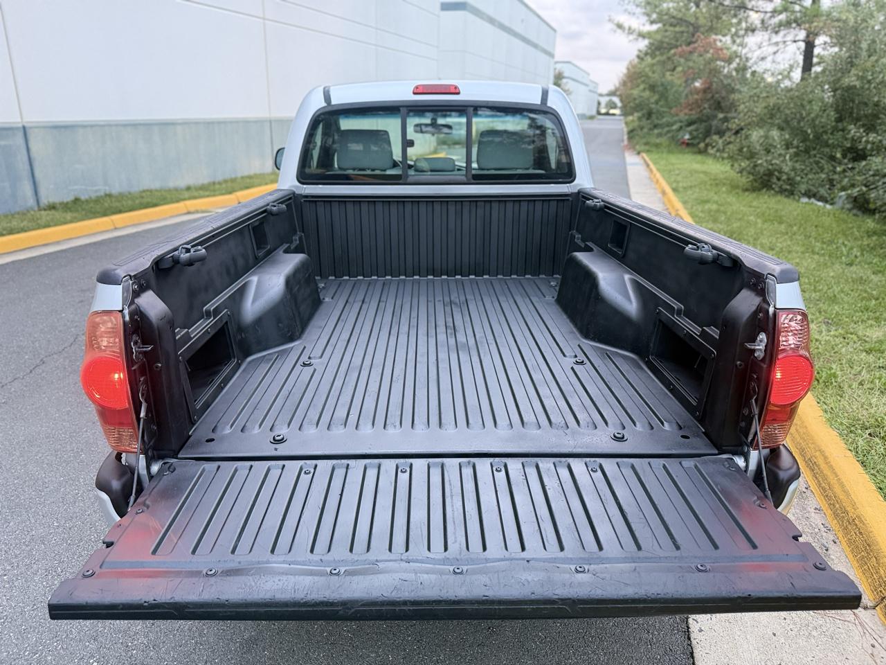 Toyota Tacoma 2WD Reg I4 MT (Natl) 2008