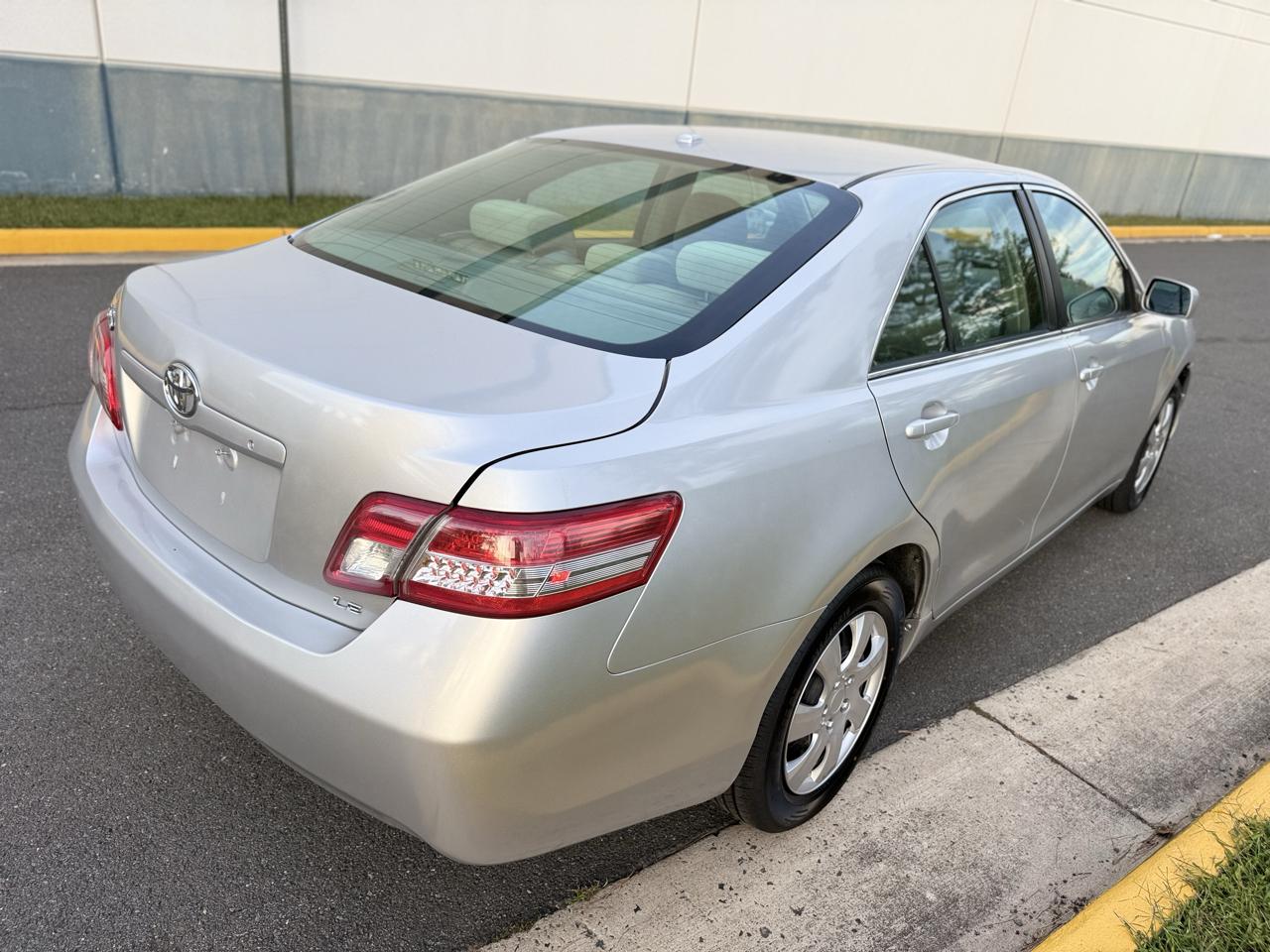 Toyota Camry 4dr Sdn I4 Man LE (Natl) 2011