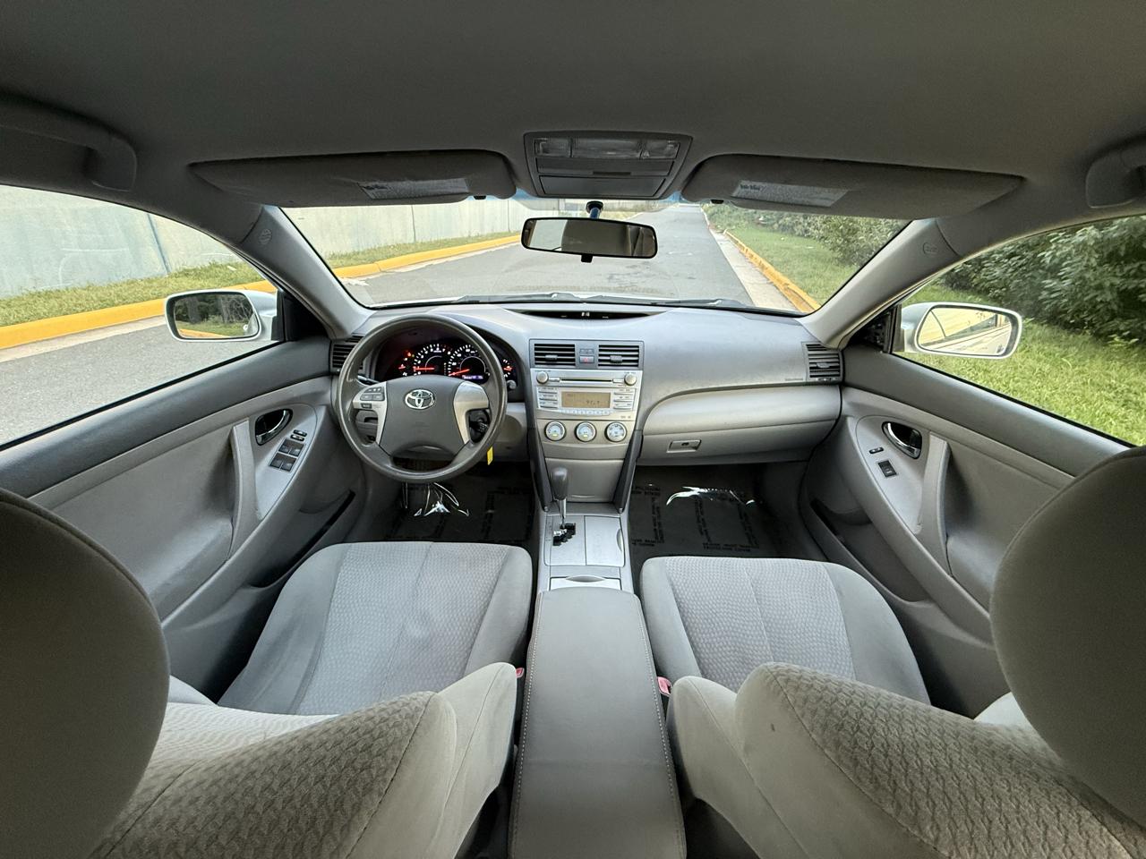 Toyota Camry 4dr Sdn I4 Man LE (Natl) 2011