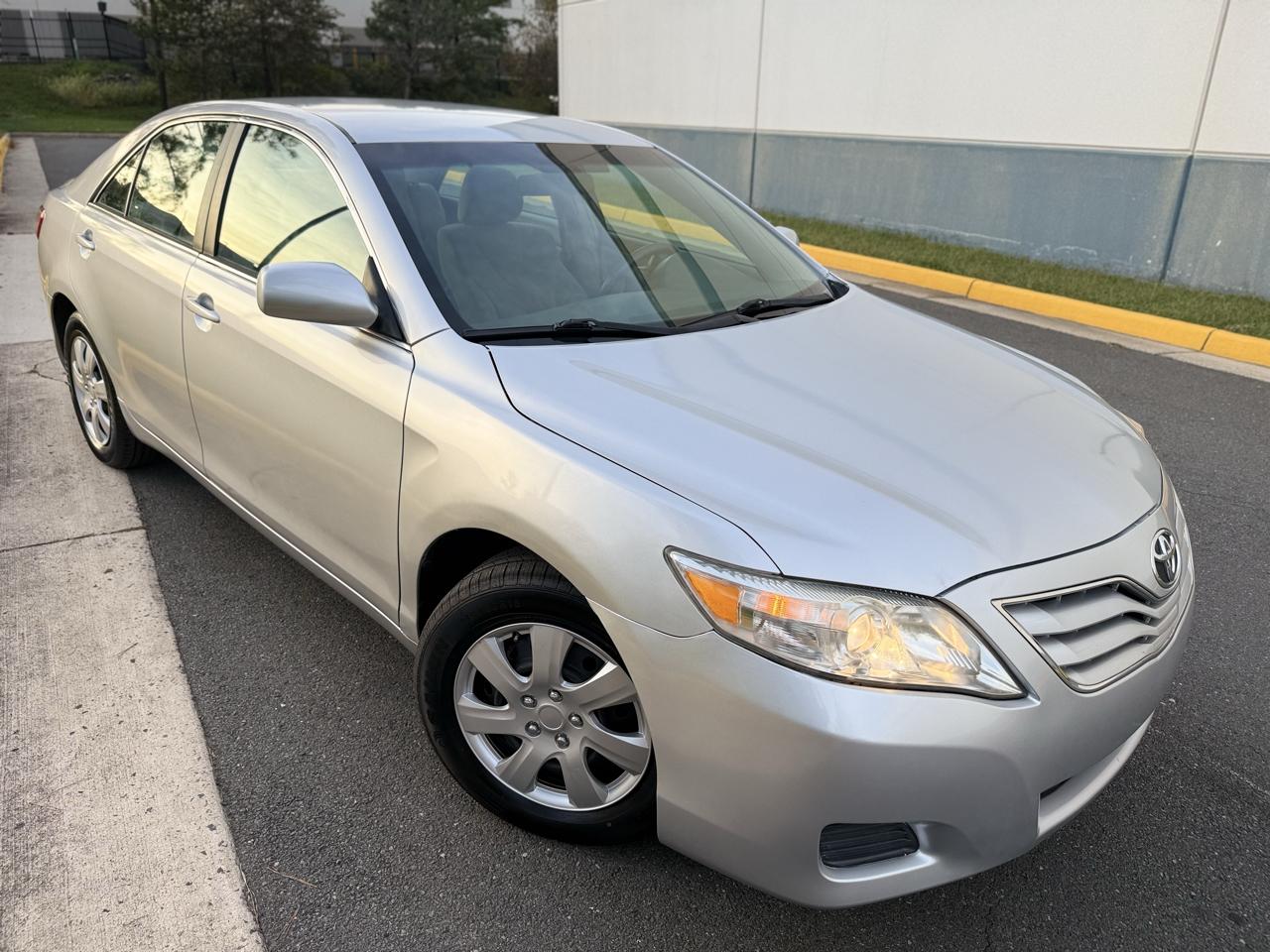 Toyota Camry 4dr Sdn I4 Man LE (Natl) 2011