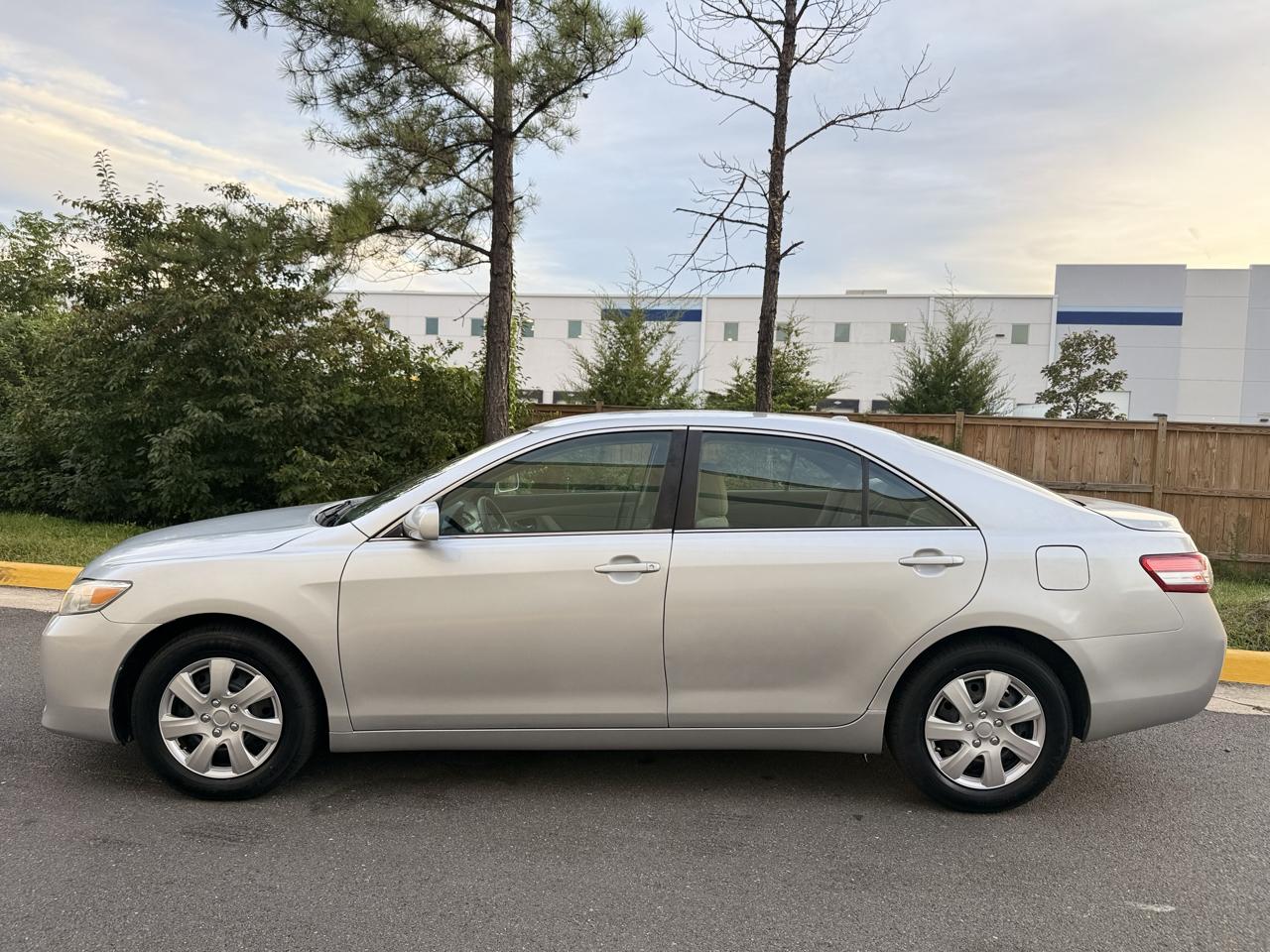 Toyota Camry 4dr Sdn I4 Man LE (Natl) 2011