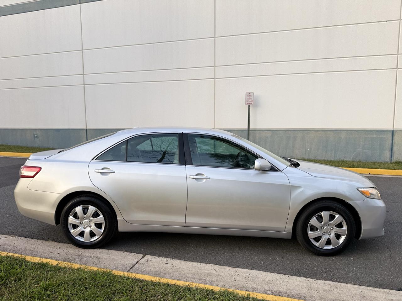 Toyota Camry 4dr Sdn I4 Man LE (Natl) 2011