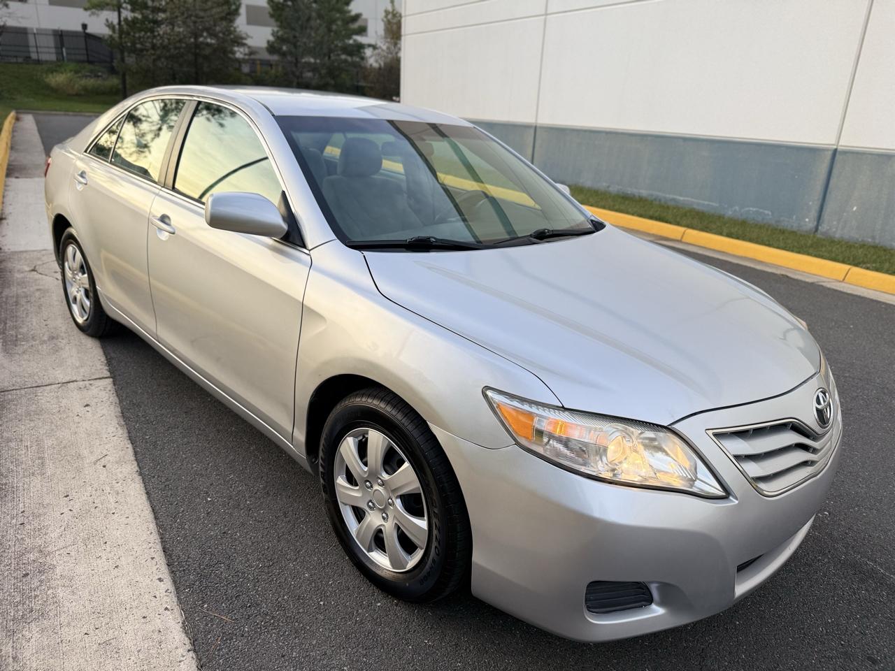 Toyota Camry 4dr Sdn I4 Man LE (Natl) 2011