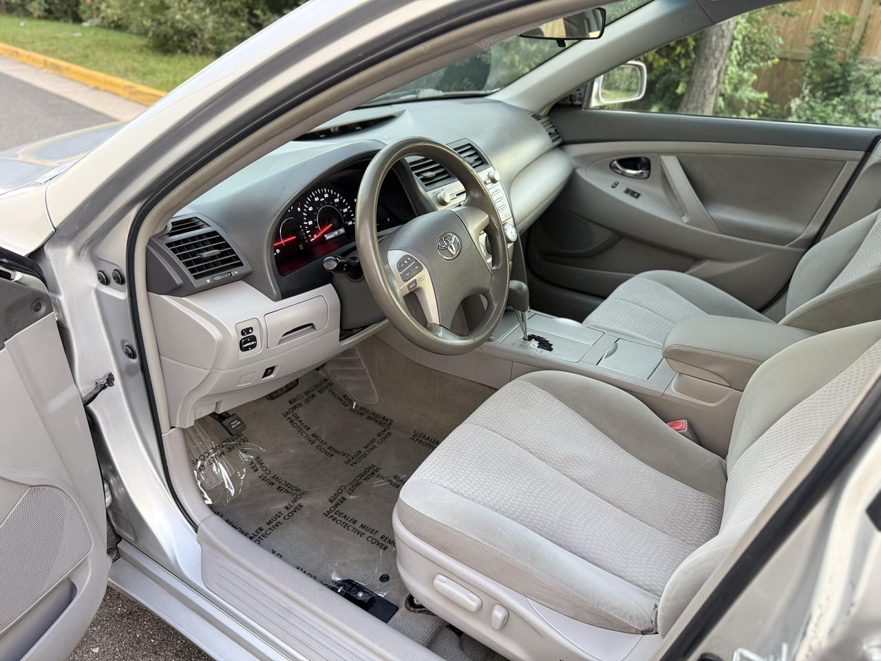 Toyota Camry 4dr Sdn I4 Man LE (Natl) 2011