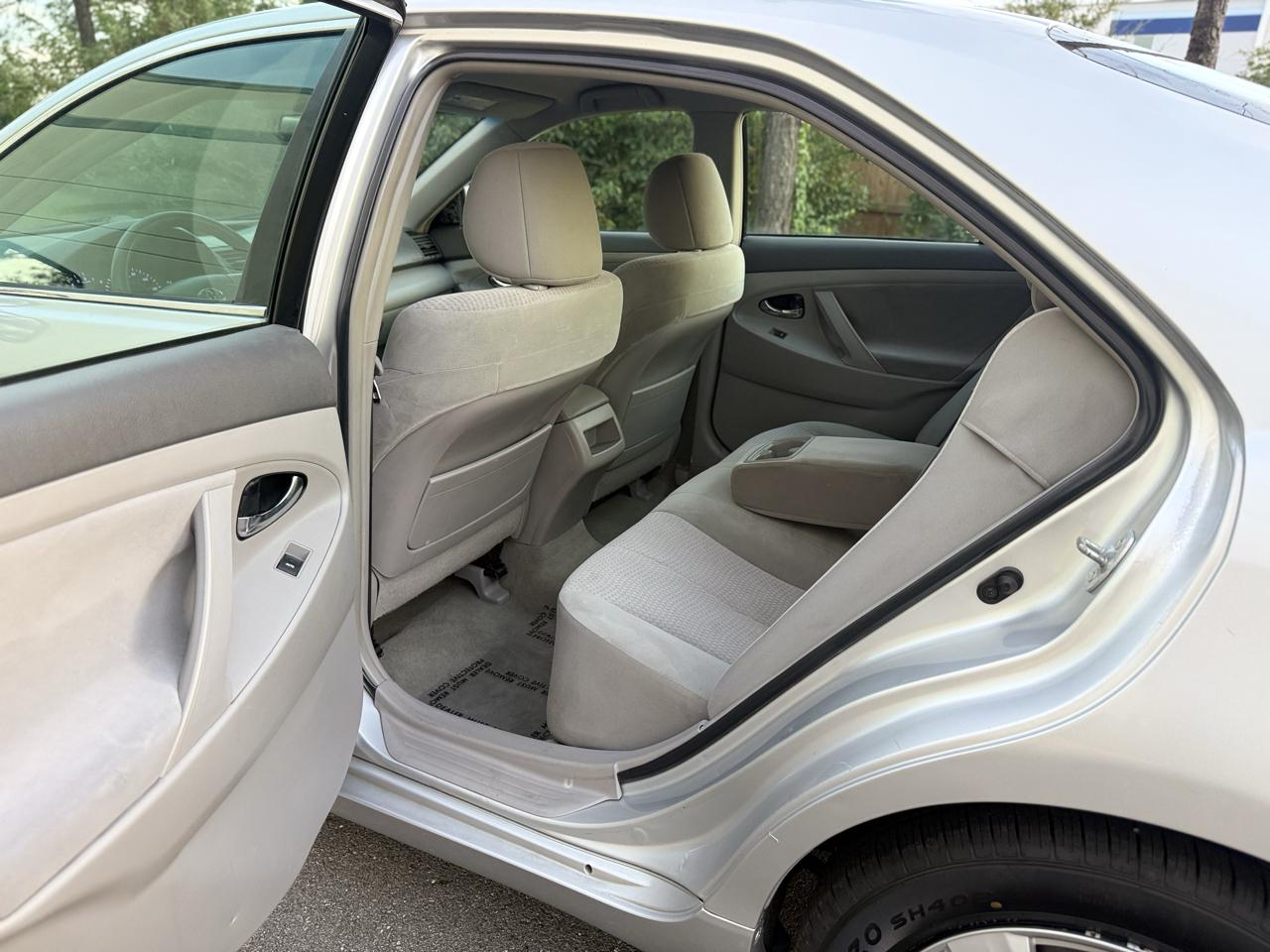 Toyota Camry 4dr Sdn I4 Man LE (Natl) 2011