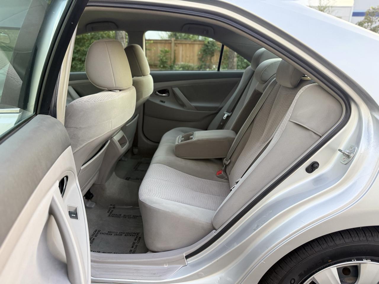 Toyota Camry 4dr Sdn I4 Man LE (Natl) 2011
