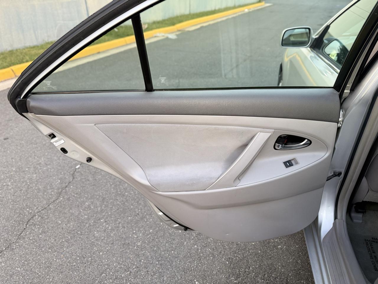 Toyota Camry 4dr Sdn I4 Man LE (Natl) 2011