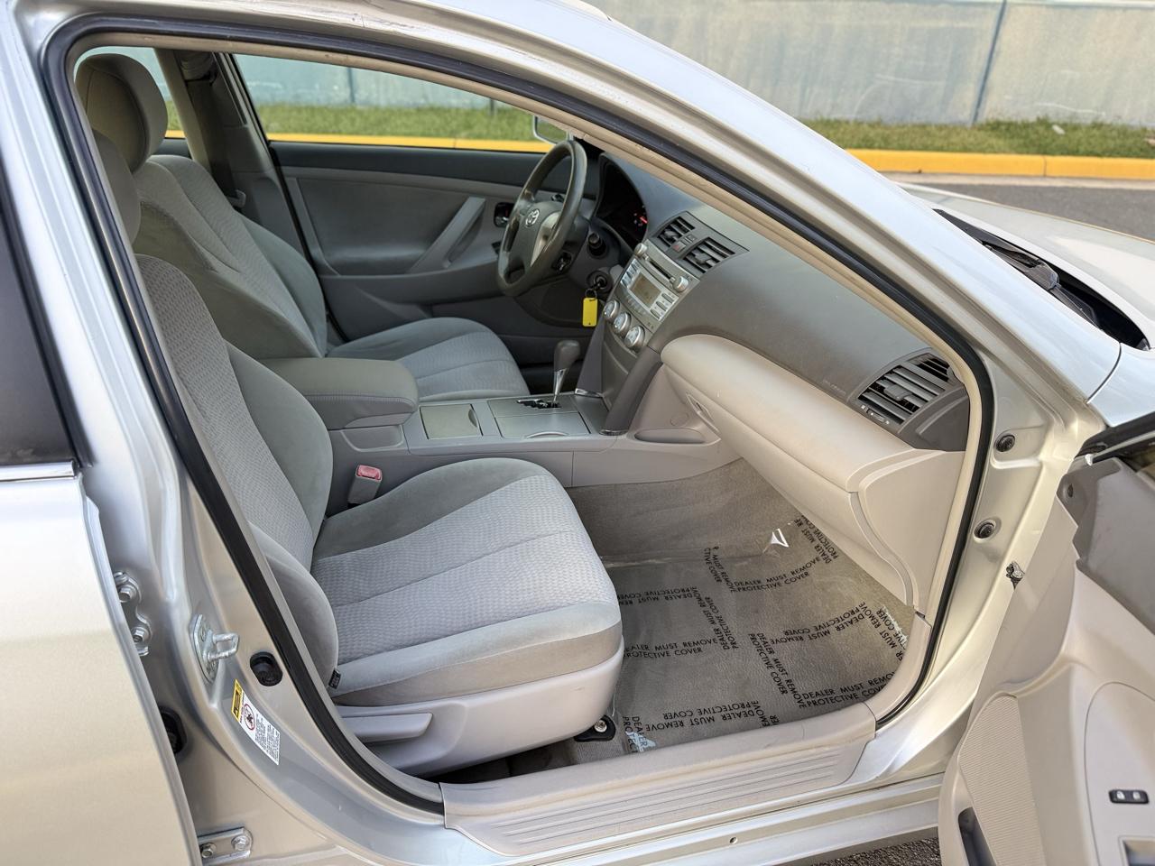 Toyota Camry 4dr Sdn I4 Man LE (Natl) 2011