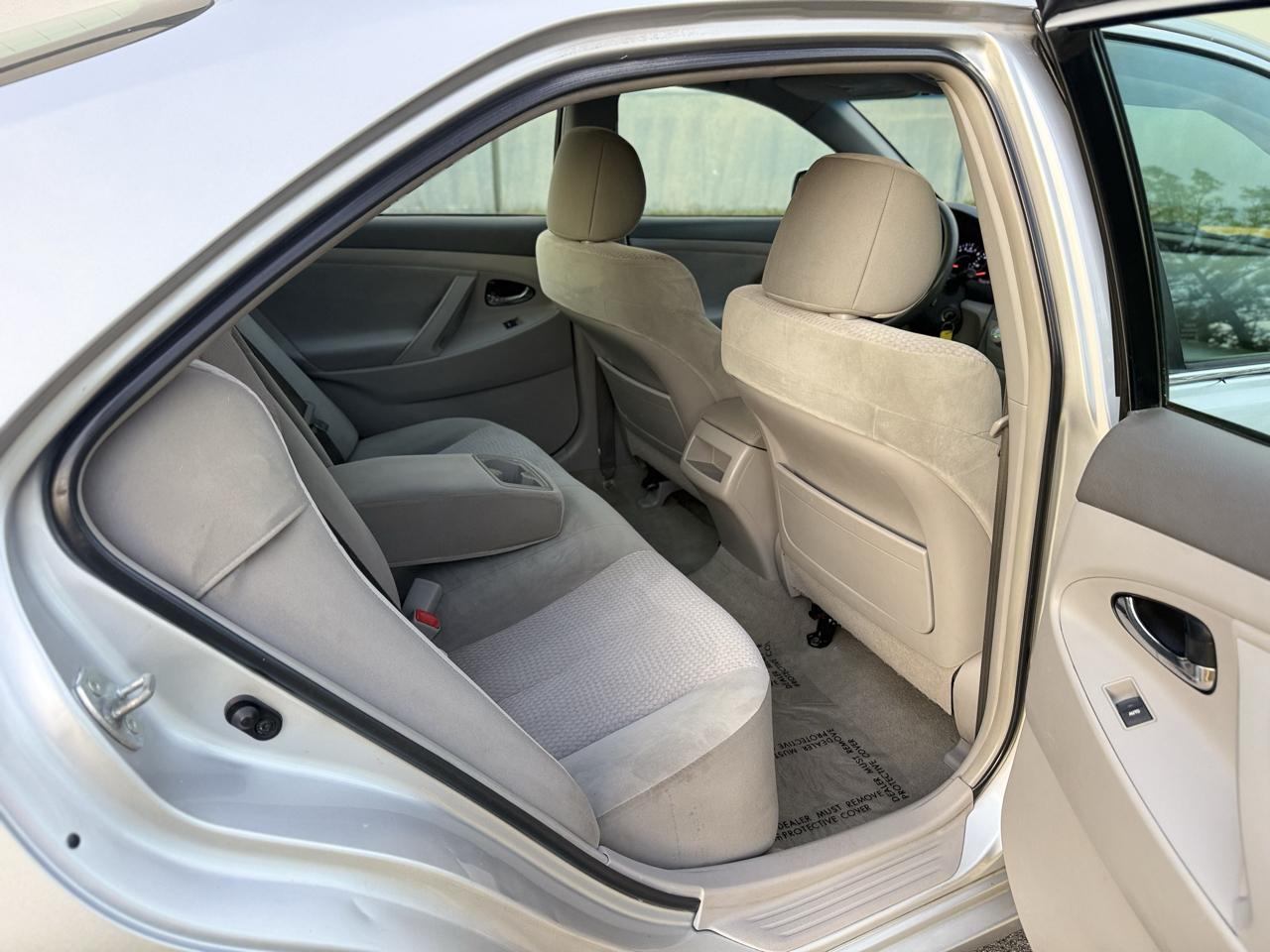 Toyota Camry 4dr Sdn I4 Man LE (Natl) 2011