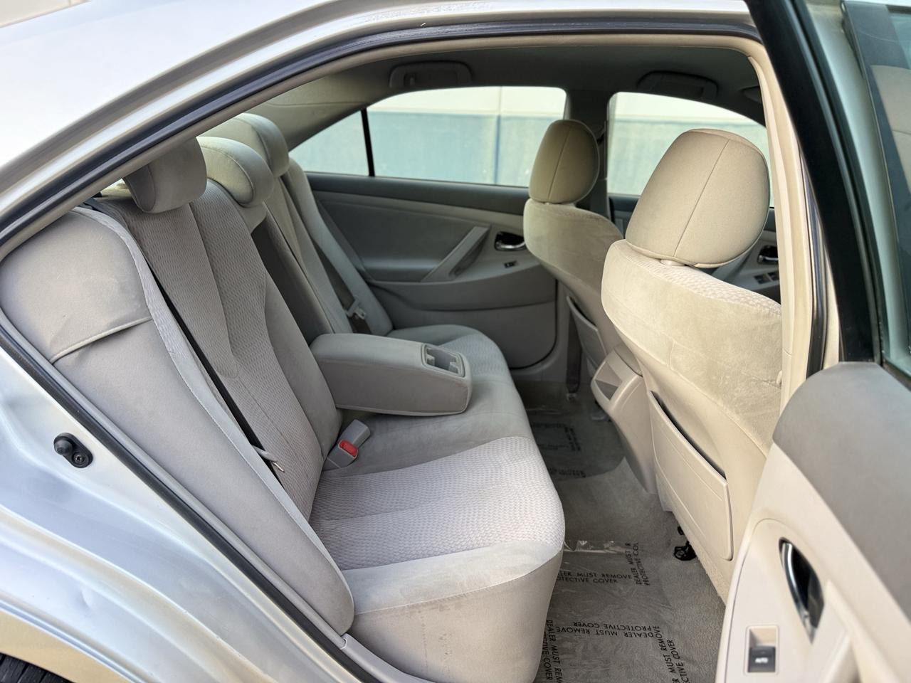 Toyota Camry 4dr Sdn I4 Man LE (Natl) 2011
