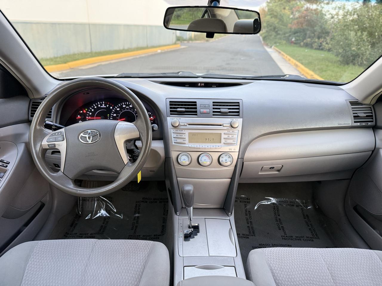 Toyota Camry 4dr Sdn I4 Man LE (Natl) 2011