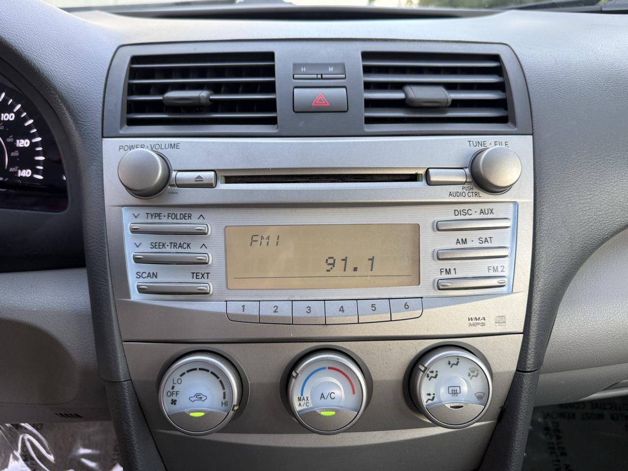 Toyota Camry 4dr Sdn I4 Man LE (Natl) 2011