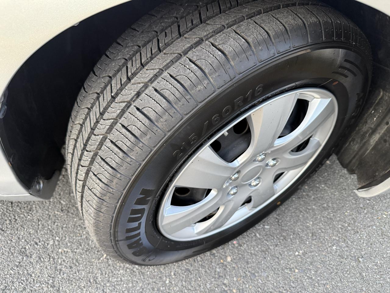 Toyota Camry 4dr Sdn I4 Man LE (Natl) 2011