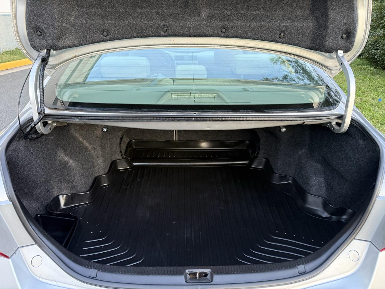 Toyota Camry 4dr Sdn I4 Man LE (Natl) 2011