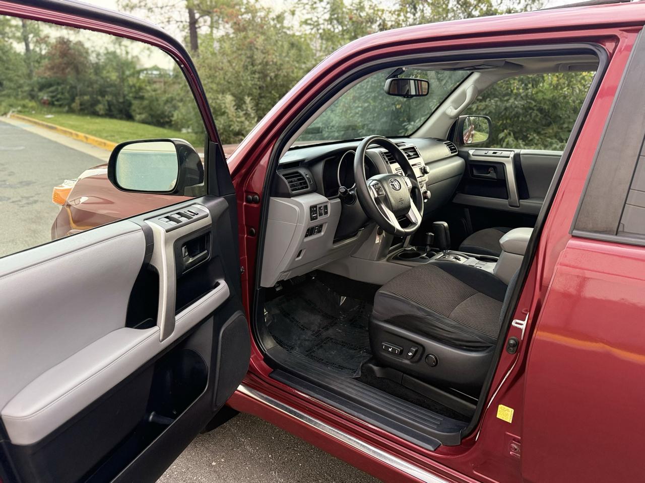 Toyota 4Runner 4WD 4dr V6 Limited (Natl) 2012