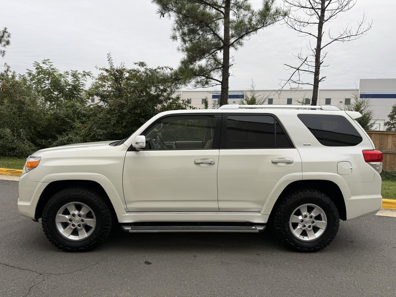 Toyota 4Runner 4WD 4dr V6 Limited (Natl) 2010