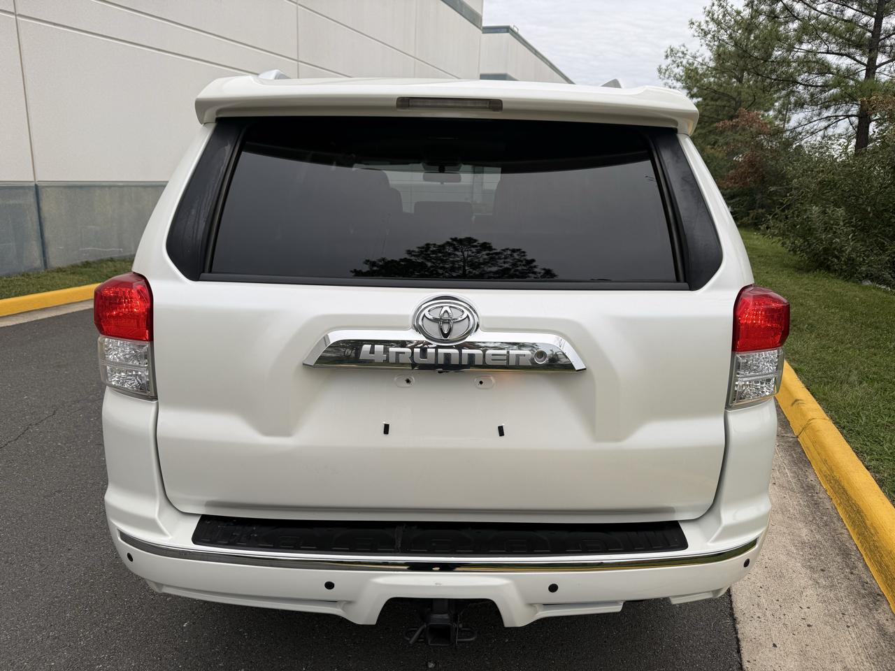 Toyota 4Runner 4WD 4dr V6 Limited (Natl) 2010