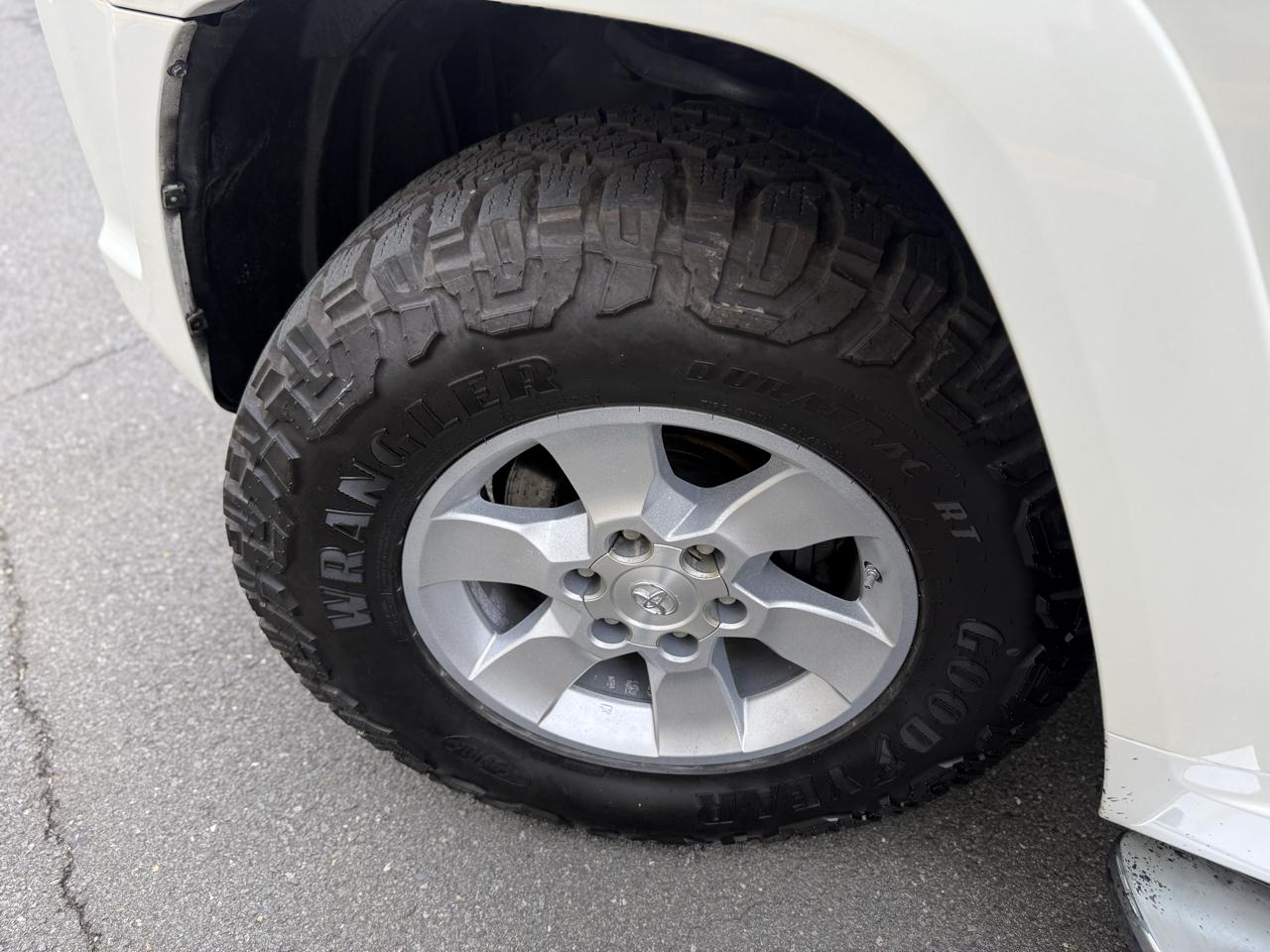 Toyota 4Runner 4WD 4dr V6 Limited (Natl) 2010
