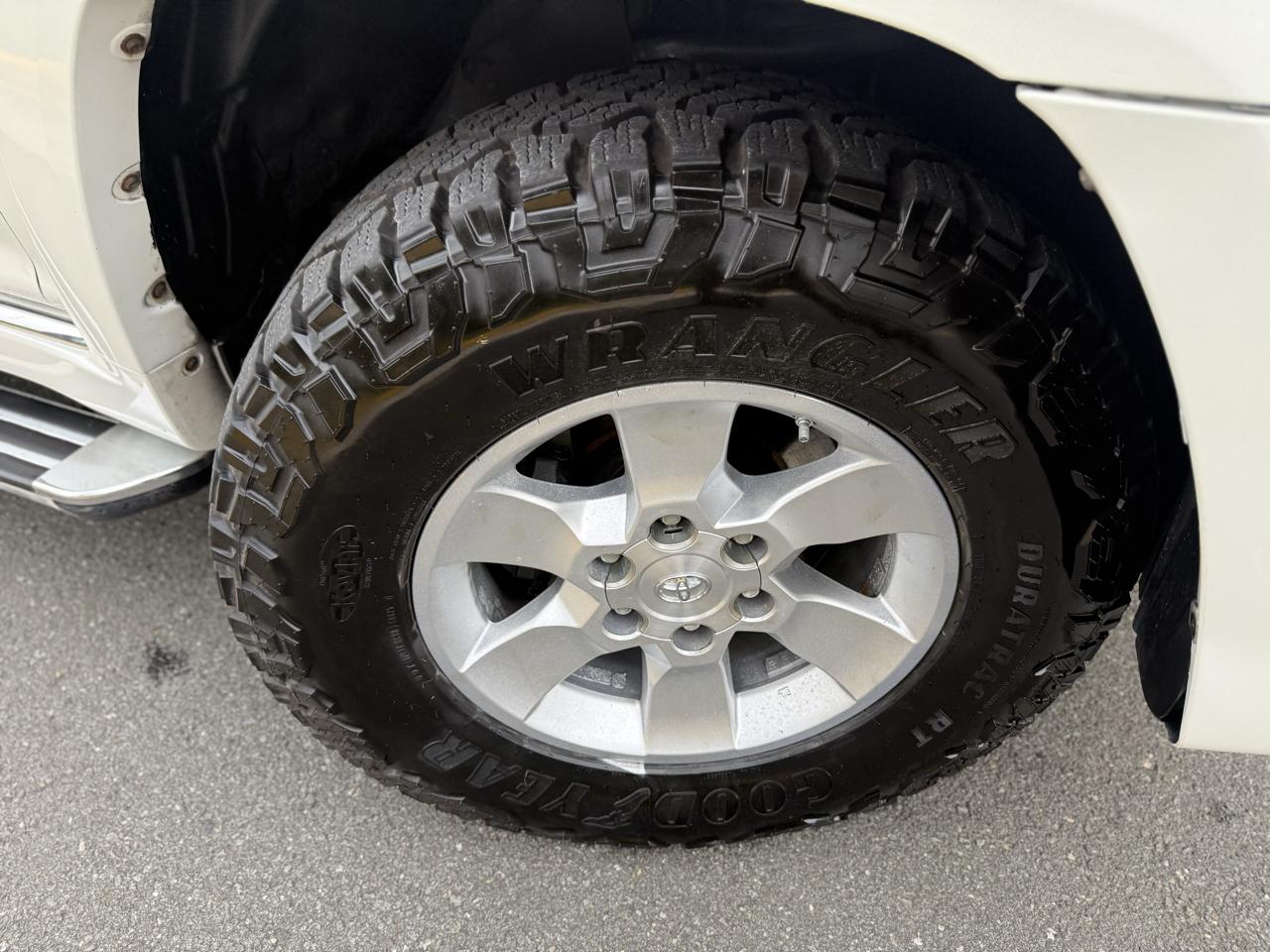 Toyota 4Runner 4WD 4dr V6 Limited (Natl) 2010