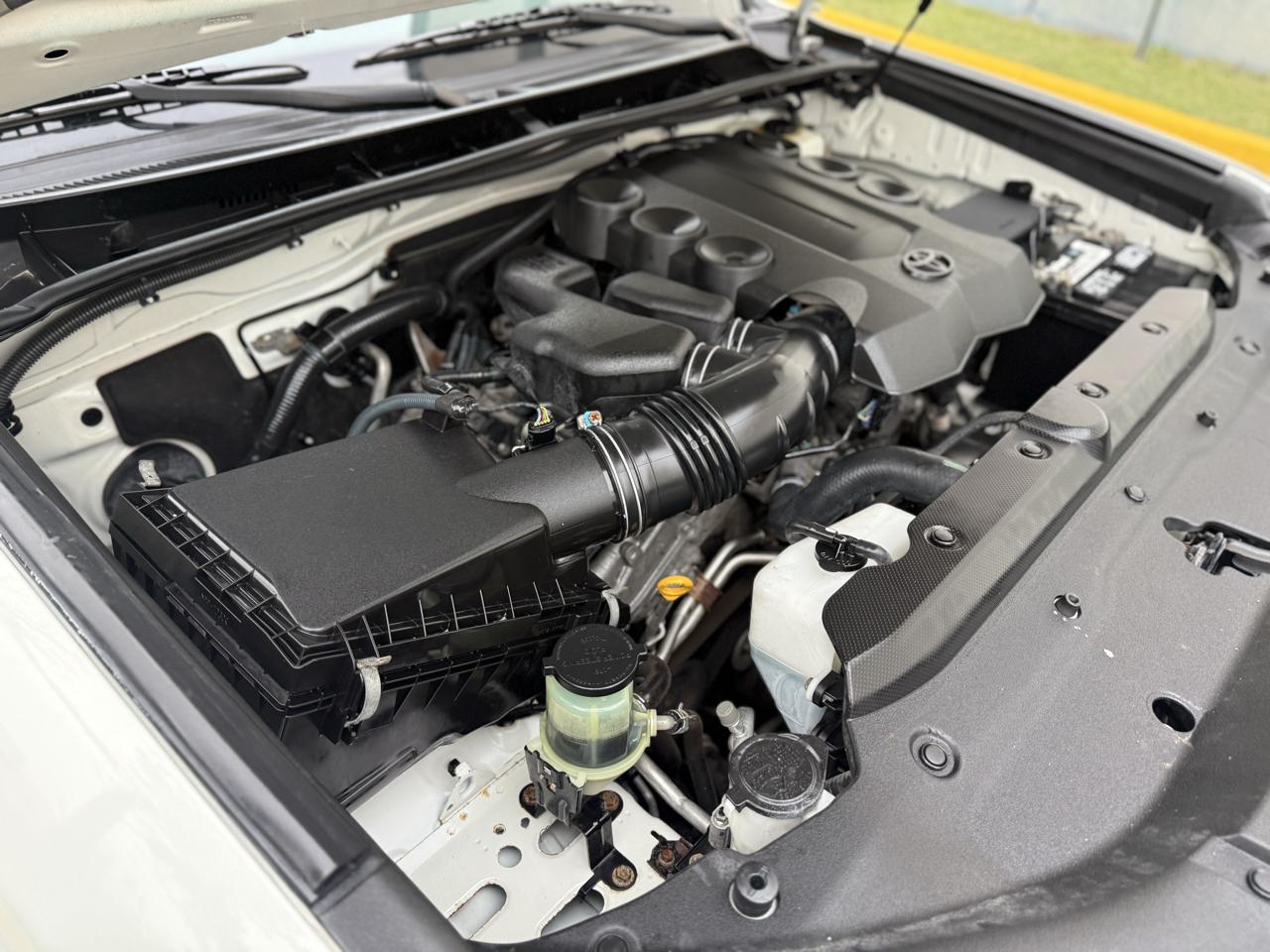 Toyota 4Runner 4WD 4dr V6 Limited (Natl) 2010
