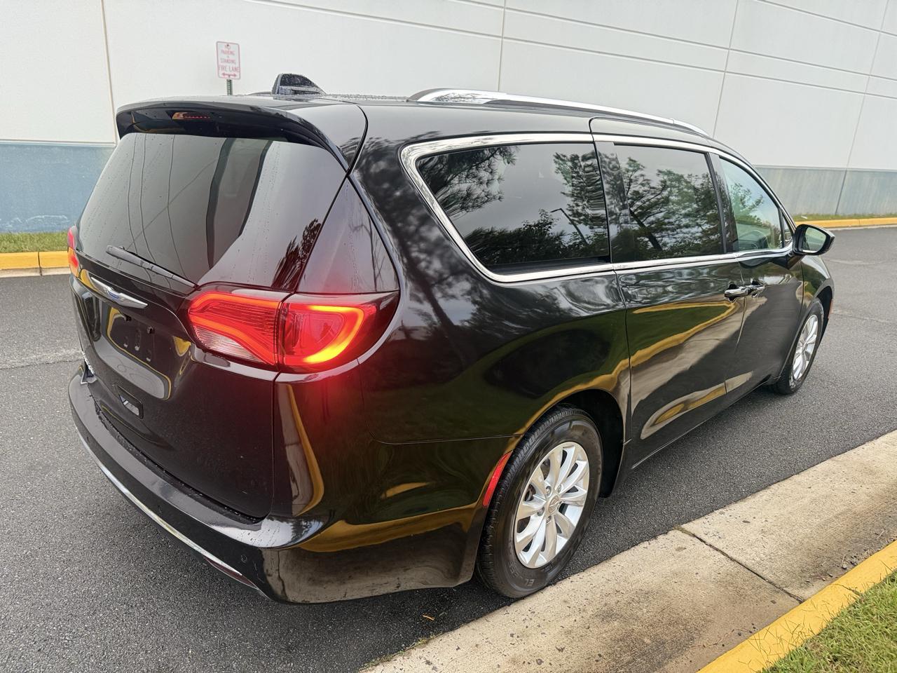 Chrysler Pacifica Touring L FWD 2018