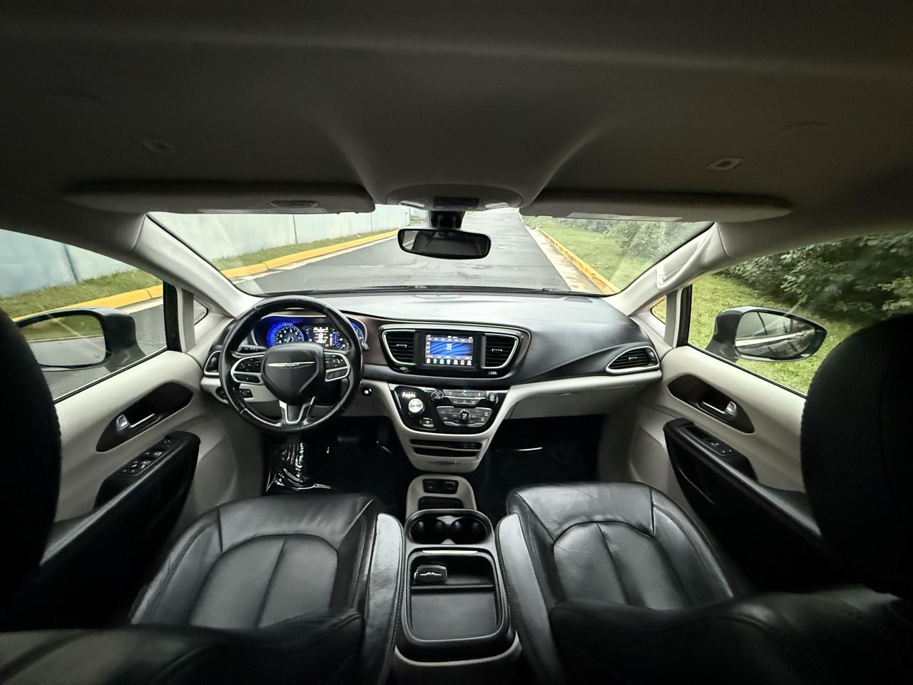 Chrysler Pacifica Touring L FWD 2018