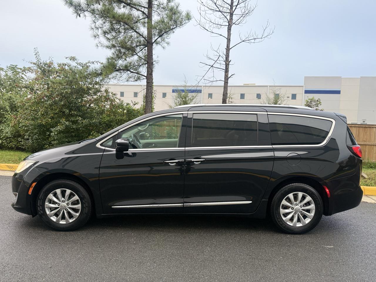 Chrysler Pacifica Touring L FWD 2018