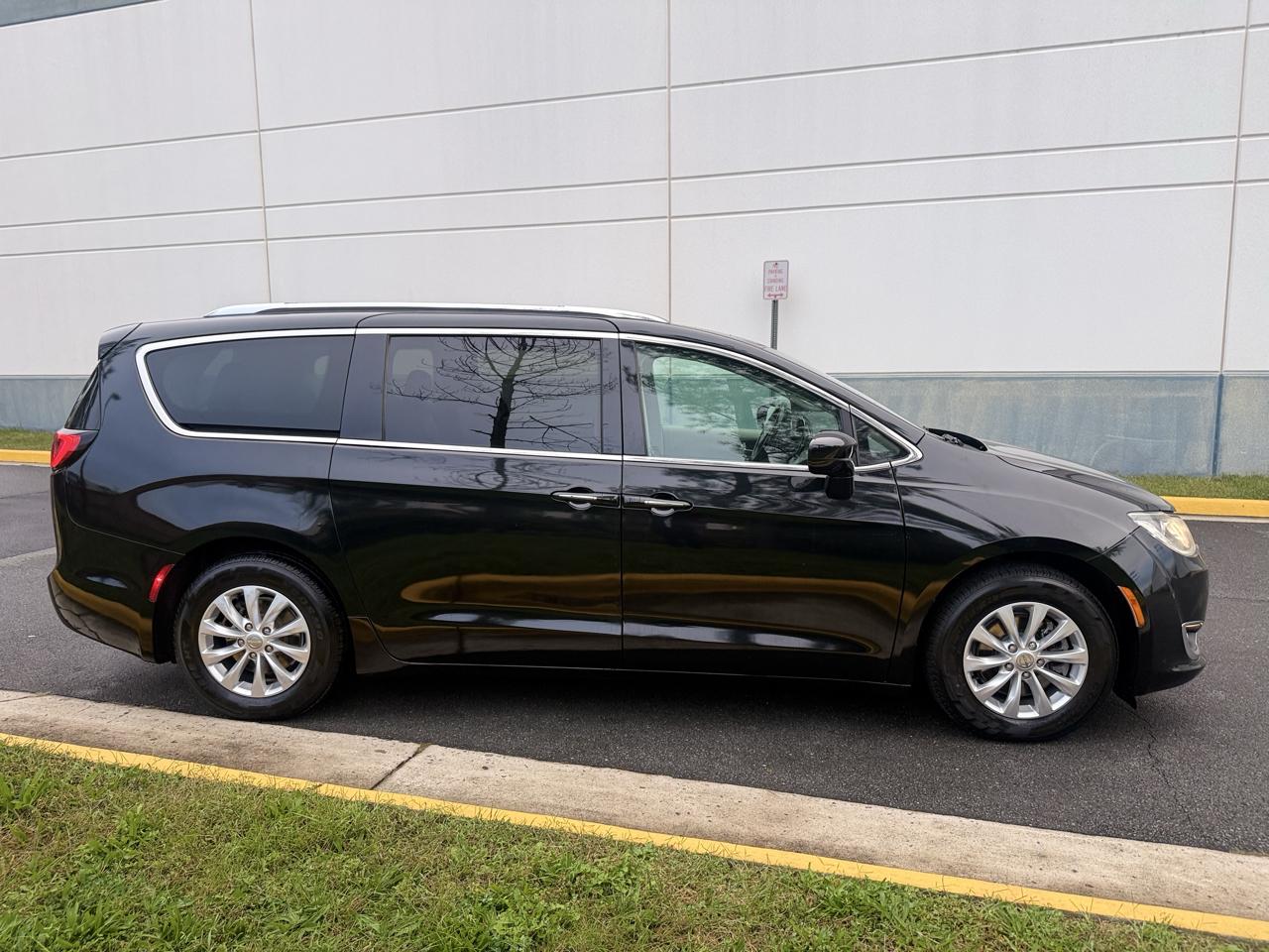 Chrysler Pacifica Touring L FWD 2018