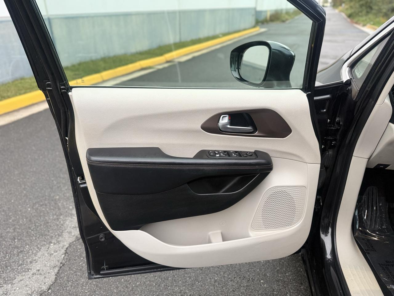 Chrysler Pacifica Touring L FWD 2018