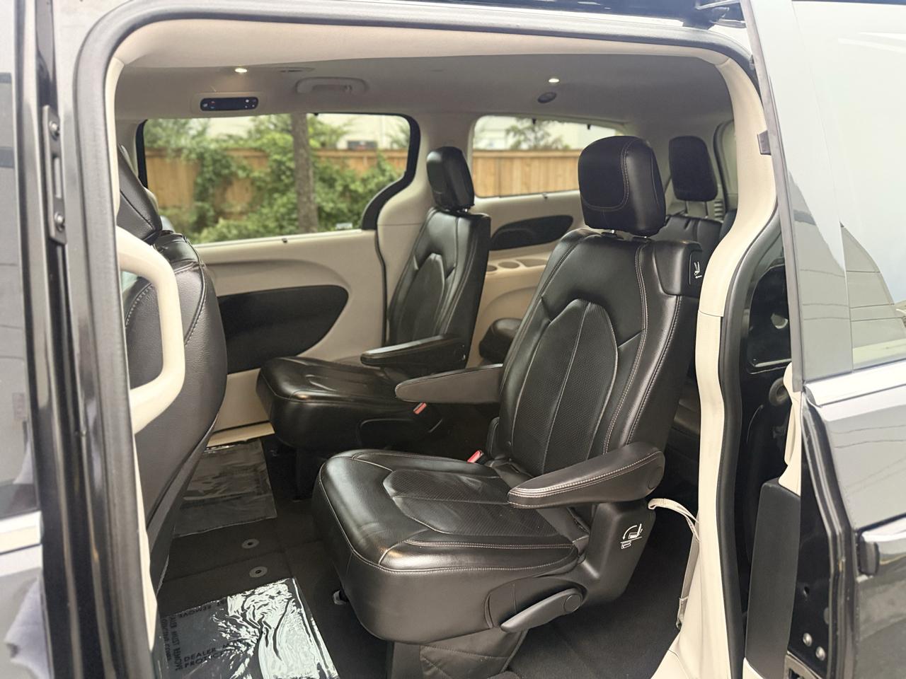 Chrysler Pacifica Touring L FWD 2018